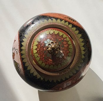 Attractive, lidded, Japanese cloisoné pot from the Meiji period