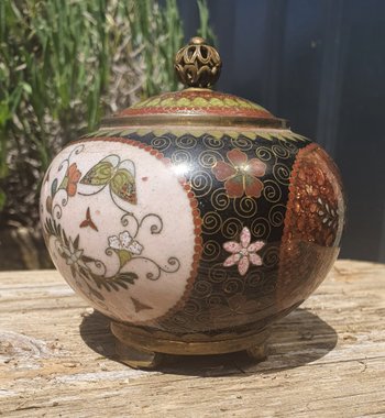 Attractive, lidded, Japanese cloisoné pot from the Meiji period