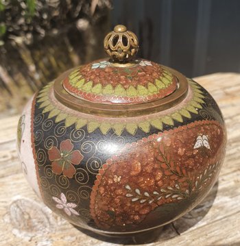 Attractive, lidded, Japanese cloisoné pot from the Meiji period