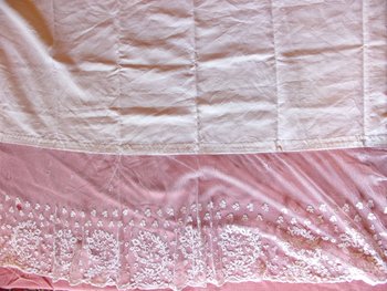 Nappe d'autel en toile et tulle brodé époque fin XIXe siècle