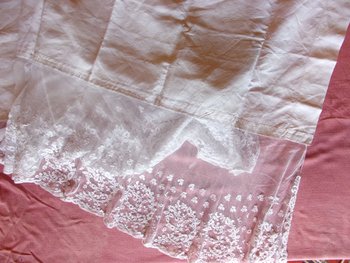 Nappe d'autel en toile et tulle brodé époque fin XIXe siècle