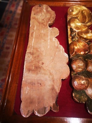 Pair of woodwork elements - Gilded wood and fruit - 18th century