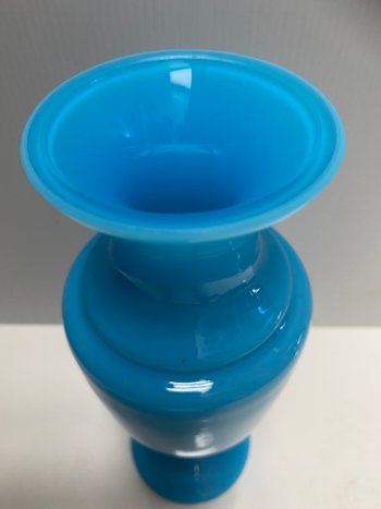 VASE DE SÈVRES EN OPALINE…