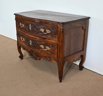 Nîmes walnut chest of drawers, Louis XV period - 18th century