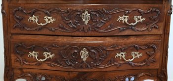 Nîmes walnut chest of drawers, Louis XV period - 18th century