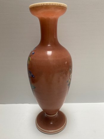 VASE OPALINE-KRISTALL EMAILLIERT