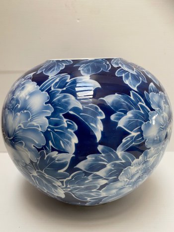 JAPANESE PORCELAIN BALL VASE