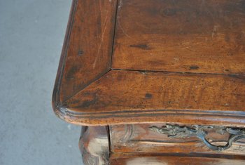 Chest of drawers in walnut from the XVIIIth century