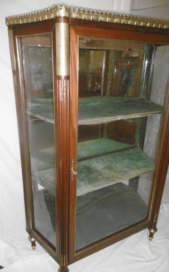 Louis XVI period display case with curved sides