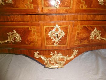 Commode Galbée époque Louis XV