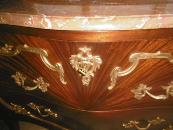 Louis XV Galbée chest of drawers