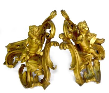 Chenets Bronze Style Louis XV à Décor De Feuilles d'Acanthes Et Aux Bébés XIXème (paire)