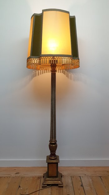 Stehlampe aus polychromiertem Holz um 1970