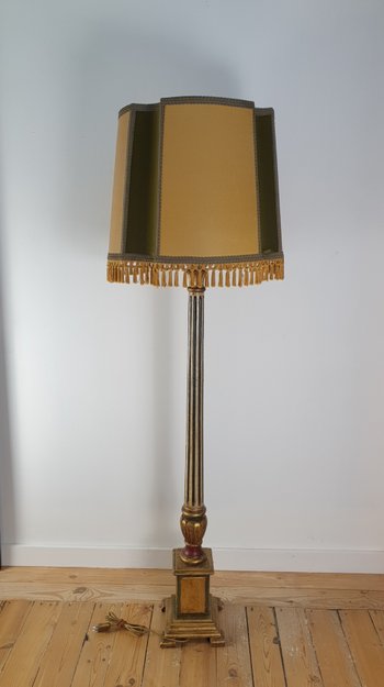 Stehlampe aus polychromiertem Holz um 1970