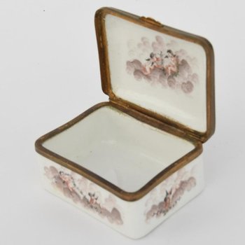 Rectangular porcelain snuff bottle