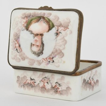 Rectangular porcelain snuff bottle