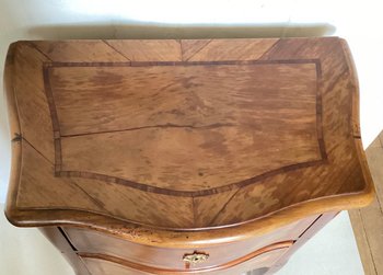 Louis XV Galbée chest of drawers