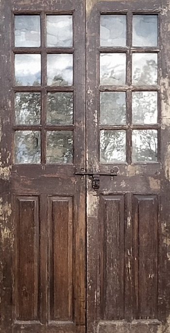 Antica porta in teak smaltato del 19° secolo nella sua patina originale Porte in legno