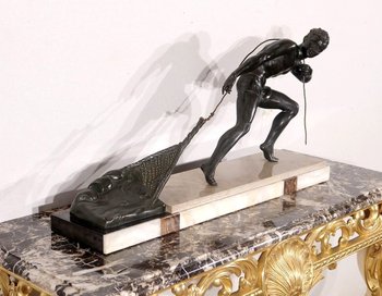 Importante scultura Spelter "The Fisherman", di J. De Roncourt, Art Deco - 1930