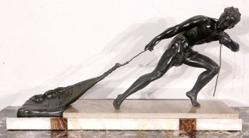 Importante scultura Spelter "The Fisherman", di J. De Roncourt, Art Deco - 1930