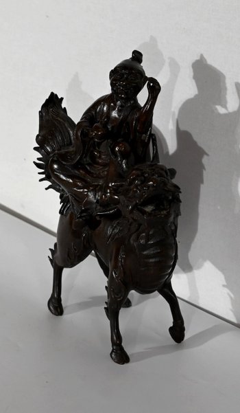 Bronze Personnage Chinois et Chien de Fao, Style asiatique – Début XXe