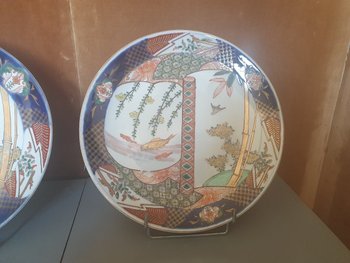 Imari , Coppia di piatti , Porcellana , Giappone , fine XIX°.