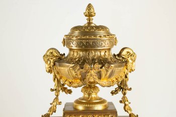 Garniture De Cheminée En Bronze à Décor De Têtes De Béliers .epoque Napoléon III