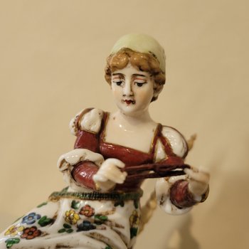 VOLKSTEDT - Germany German porcelain representing a seated lady knitting, from the late 19th century.