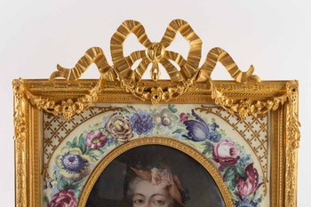 Large Enameled Gilt Bronze Frame with Floral Décor, with an Elegant Girl Décor. Napoleon III period