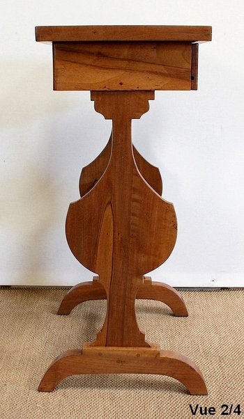 Small Walnut Pocket Table - Mid 19th century