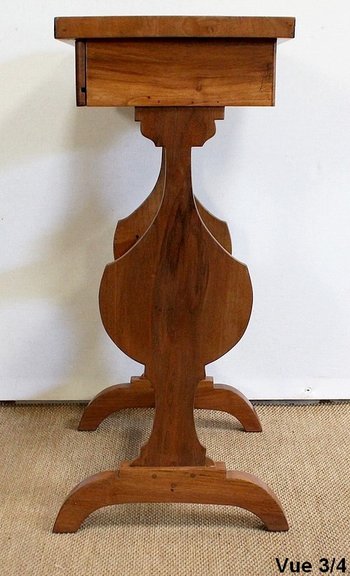 Small Walnut Pocket Table - Mid 19th century