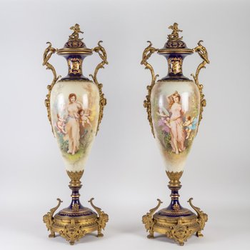 Paire De Très Beaux Vases En Porcelaine De Sèvres XIXème Siècle