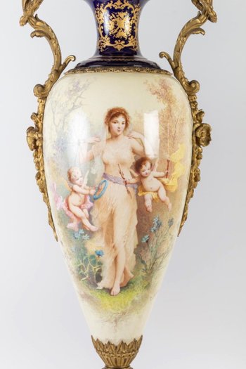 Paire De Très Beaux Vases En Porcelaine De Sèvres XIXème Siècle