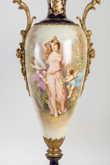 Paire De Très Beaux Vases En Porcelaine De Sèvres XIXème Siècle