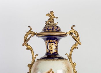 Paire De Très Beaux Vases En Porcelaine De Sèvres XIXème Siècle