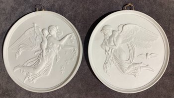 Coppia di piatti in porcellana biscuit in stile Art Nouveau