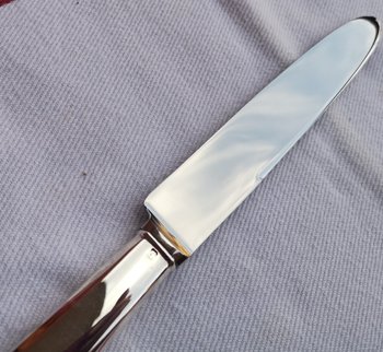 Coltello da tavola con manico in argento, stile "vieux paris" con marchio ODIOT