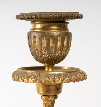 Coppia di candelabri in bronzo dorato e marmo bianco del XIX secolo