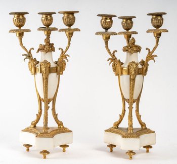 Coppia di candelabri in bronzo dorato e marmo bianco del XIX secolo