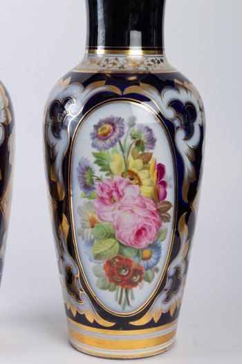 Paire De Vases En Porcelaine De Paris De Couleur Bleu Nuit