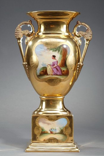 Paire De Vases d'Oratoire En Porcelaine De Paris