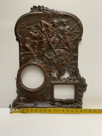 FRAME IN CAST BRONZE WITH PATINA