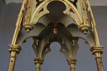 Baldacchino per chiesa in legno e stucco dorato in stile gotico