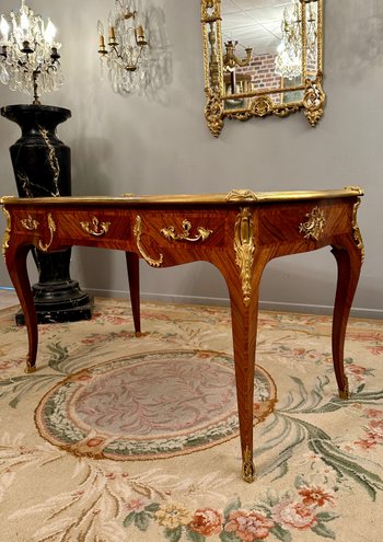 Maurice Rinck, Bureau Plat De Style Louis XV En Marqueterie Bronze Dore Circa 1900 Stampato