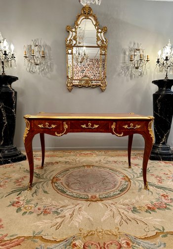 Maurice Rinck, Bureau Plat De Style Louis XV En Marqueterie Bronze Dore Circa 1900 Stampato