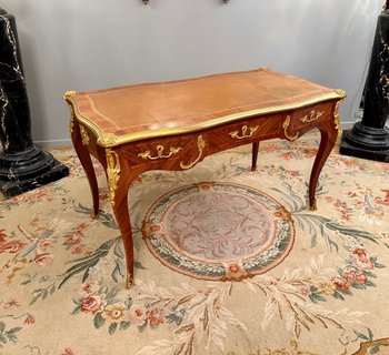 Maurice Rinck, Bureau Plat De Style Louis XV En Marqueterie Bronze Dore Circa 1900 Stampato