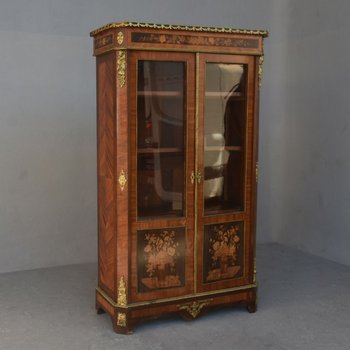 Napoleon III. Bibliothek in Rosenholz zum neunzehnten Mal