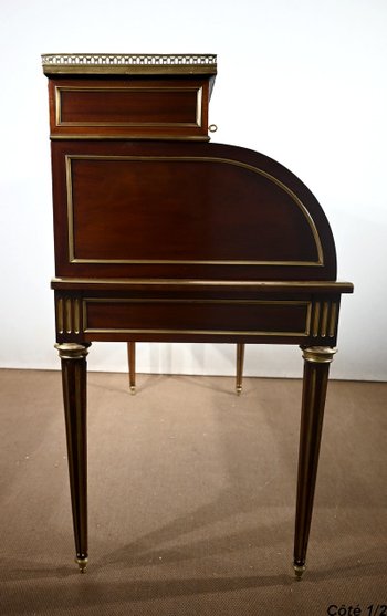 Important Mahogany Cylinder Desk, Louis XVI style, Napoleon III period - 2nd half of the 19th century