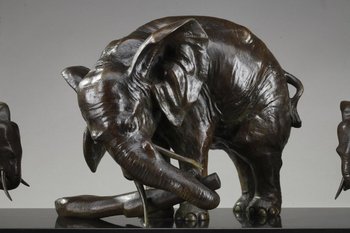 Bronze sculpture "Elephant and his two babies" by Ulisse Caputo