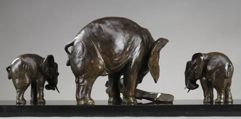 Bronze sculpture "Elephant and his two babies" by Ulisse Caputo